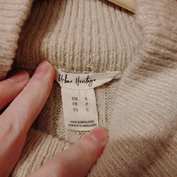 Size Small Ribbed Sweater In Cream - Picture 3 of 3